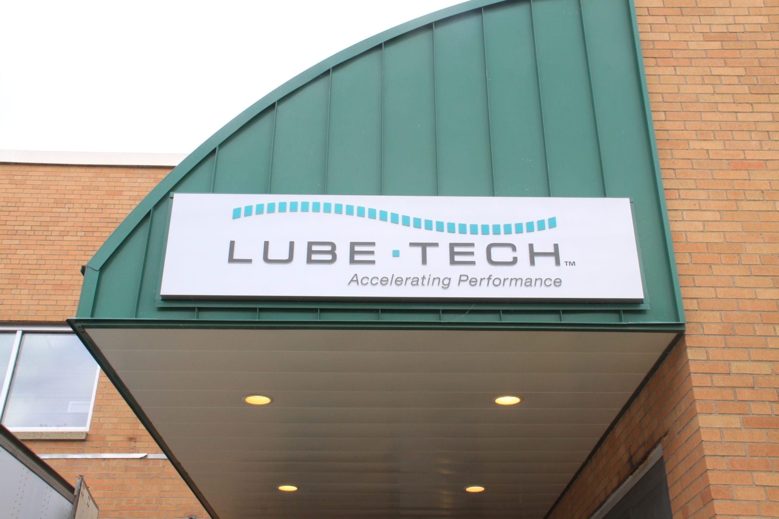 Exterior Lube-Tech building sign